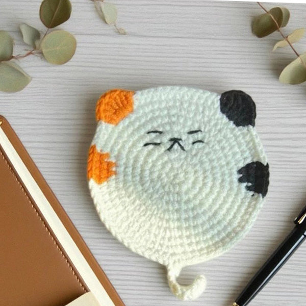 Crochet cat coaster in black variant, top view | Knoblom