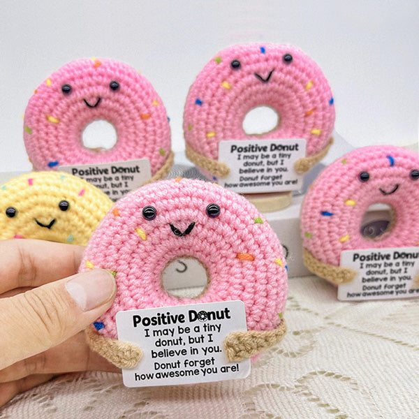 Crochet donut gift set with positive affirmation card | Knoblom