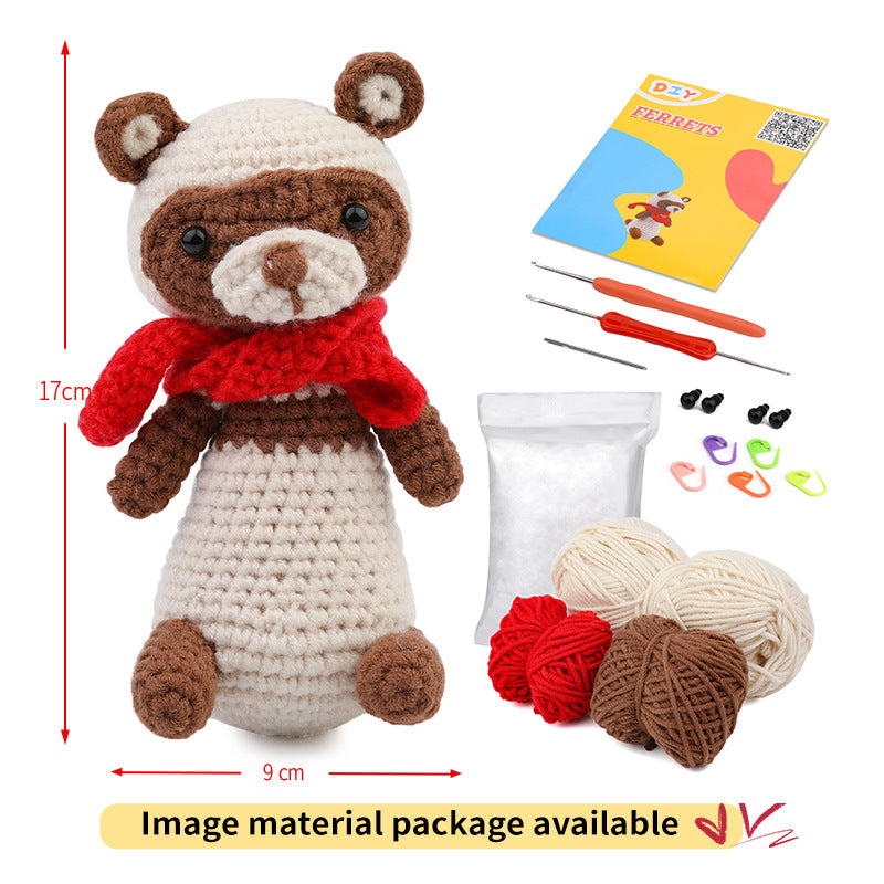 Handcrafted bear doll, soft cotton yarn close-up | Knoblom