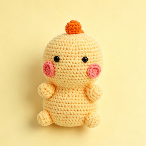 Handcrafted chick amigurumi, soft skin-friendly yarn | Knoblom