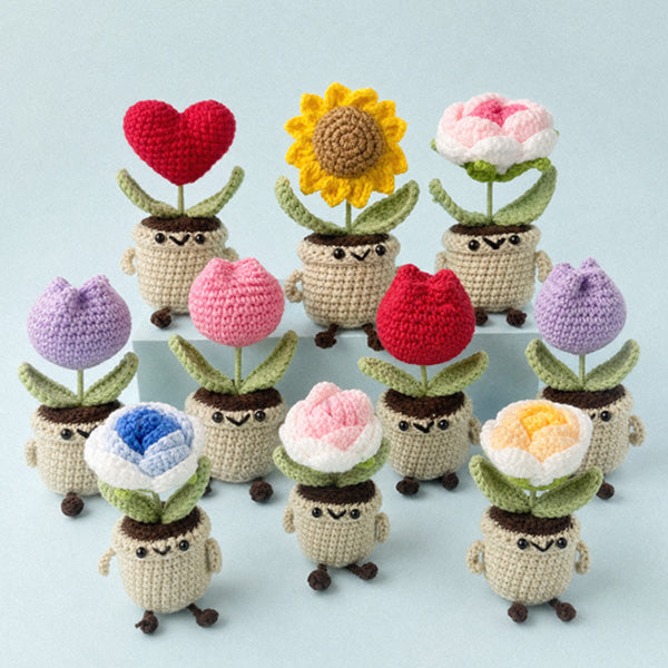 Handcrafted crochet peony pot amigurumi, close-up | Knoblom