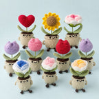 Handcrafted crochet peony pot amigurumi, close-up | Knoblom