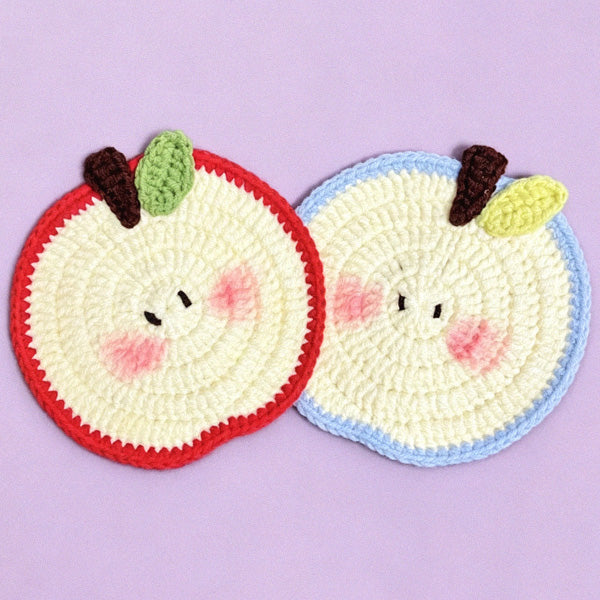 Handmade crochet apple-shaped coaster in red border, cotton yarn | Knoblom