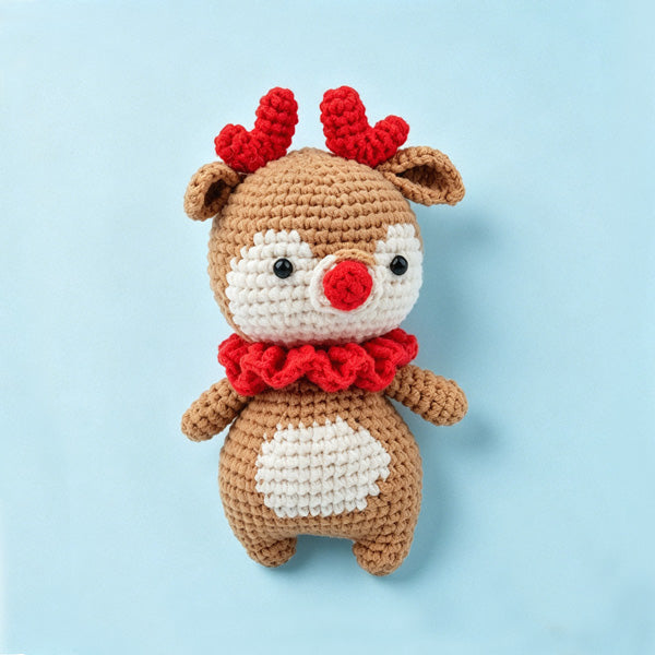 Handmade crochet reindeer amigurumi gift, close-up detail | Knoblom