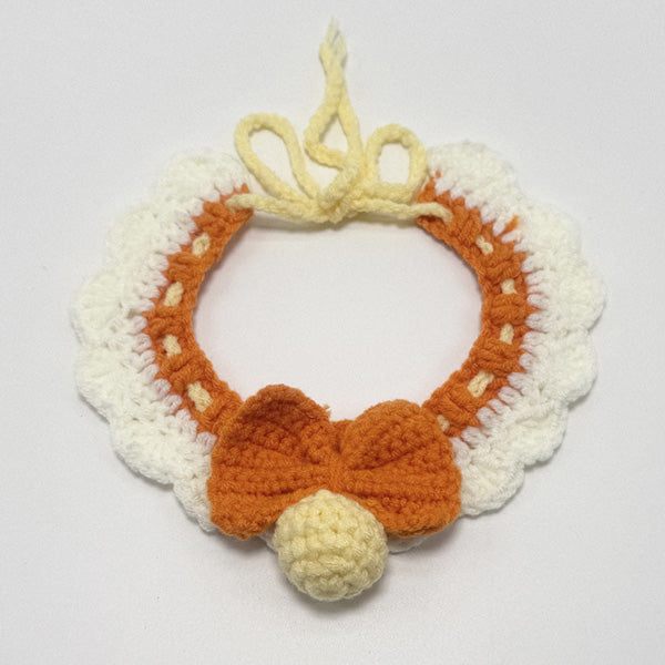Silver tabby cat wearing handmade crochet red and white lace ruffle collar with bells | Knoblom